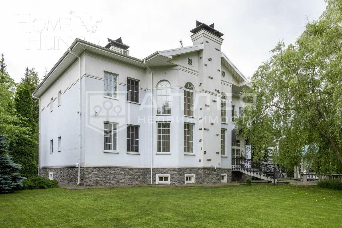 2-этажный коттедж 1 084 м² с отделкой