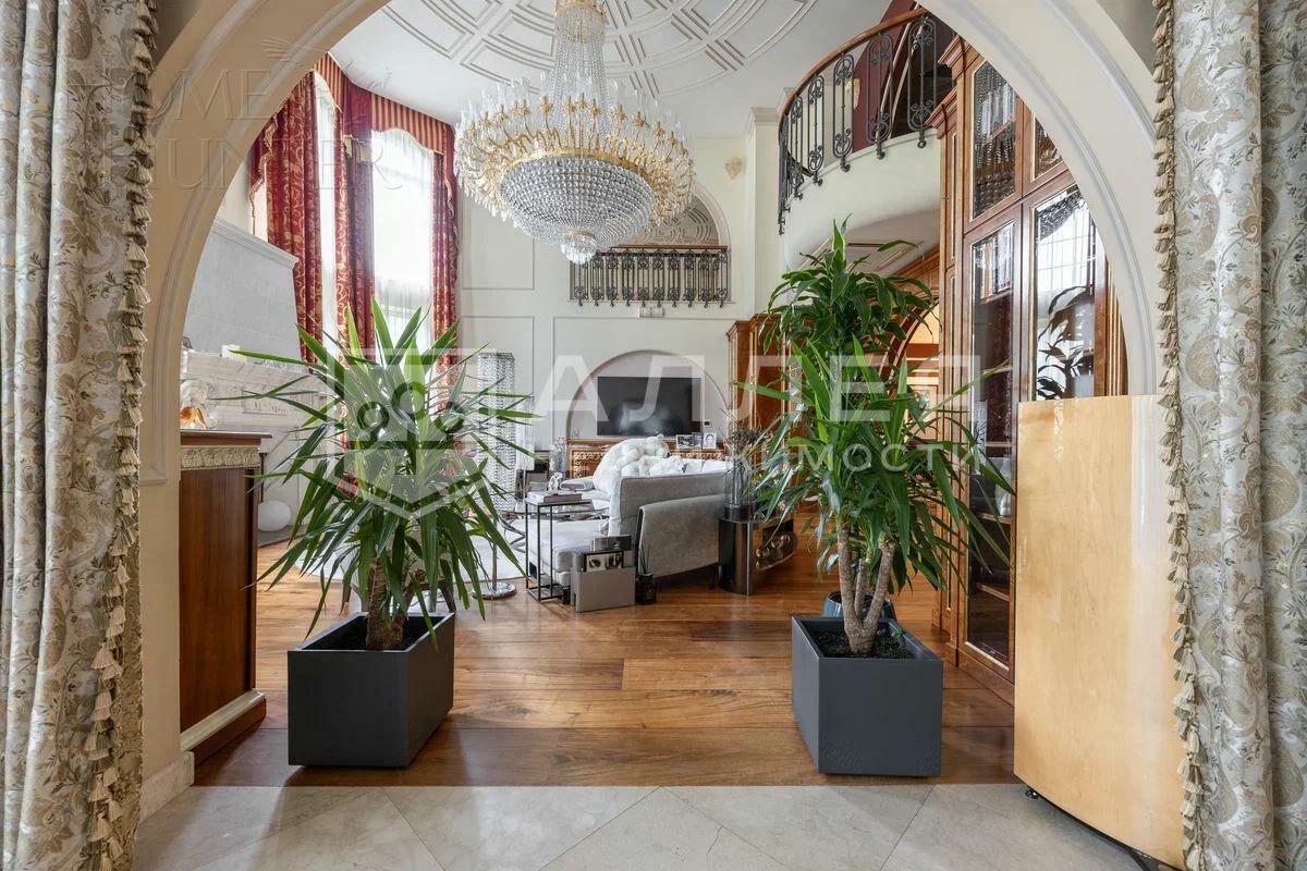 2-этажный коттедж 1 084 м² с отделкой