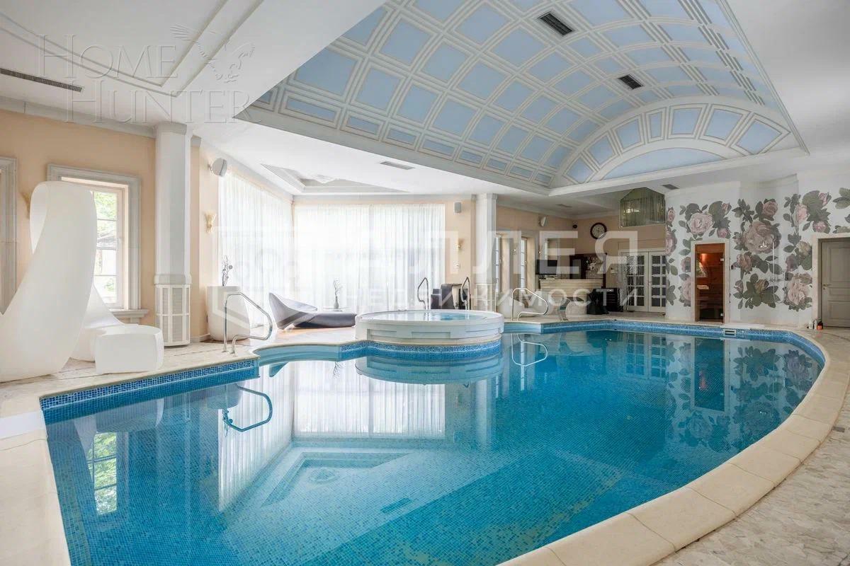 2-этажный коттедж 1 084 м² с отделкой