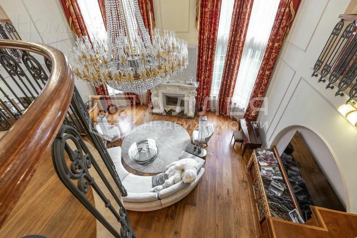 2-этажный коттедж 1 084 м² с отделкой