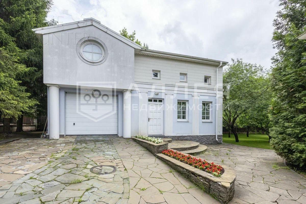 2-этажный коттедж 1 084 м² с отделкой