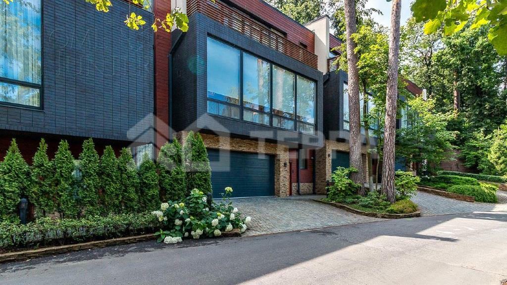 3-этажный таунхаус 340 м² с отделкой