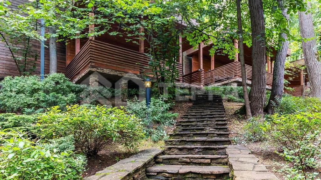 3-этажный таунхаус 340 м² с отделкой