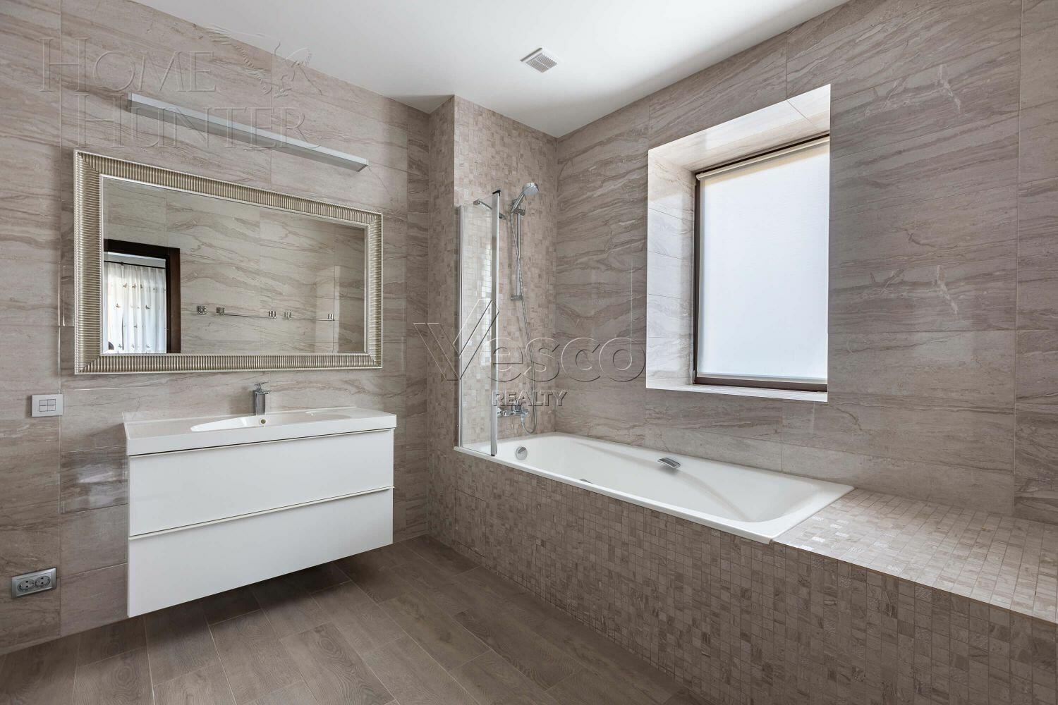 3-этажный коттедж 600 м² с отделкой