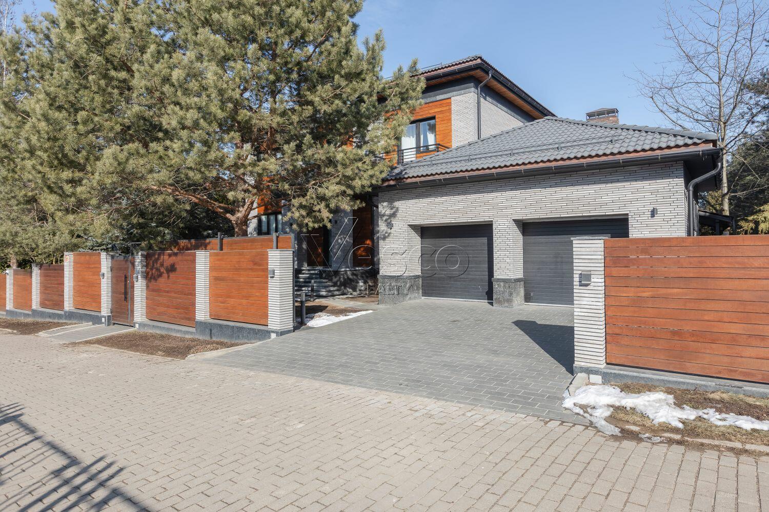 3-этажный коттедж 600 м² с отделкой