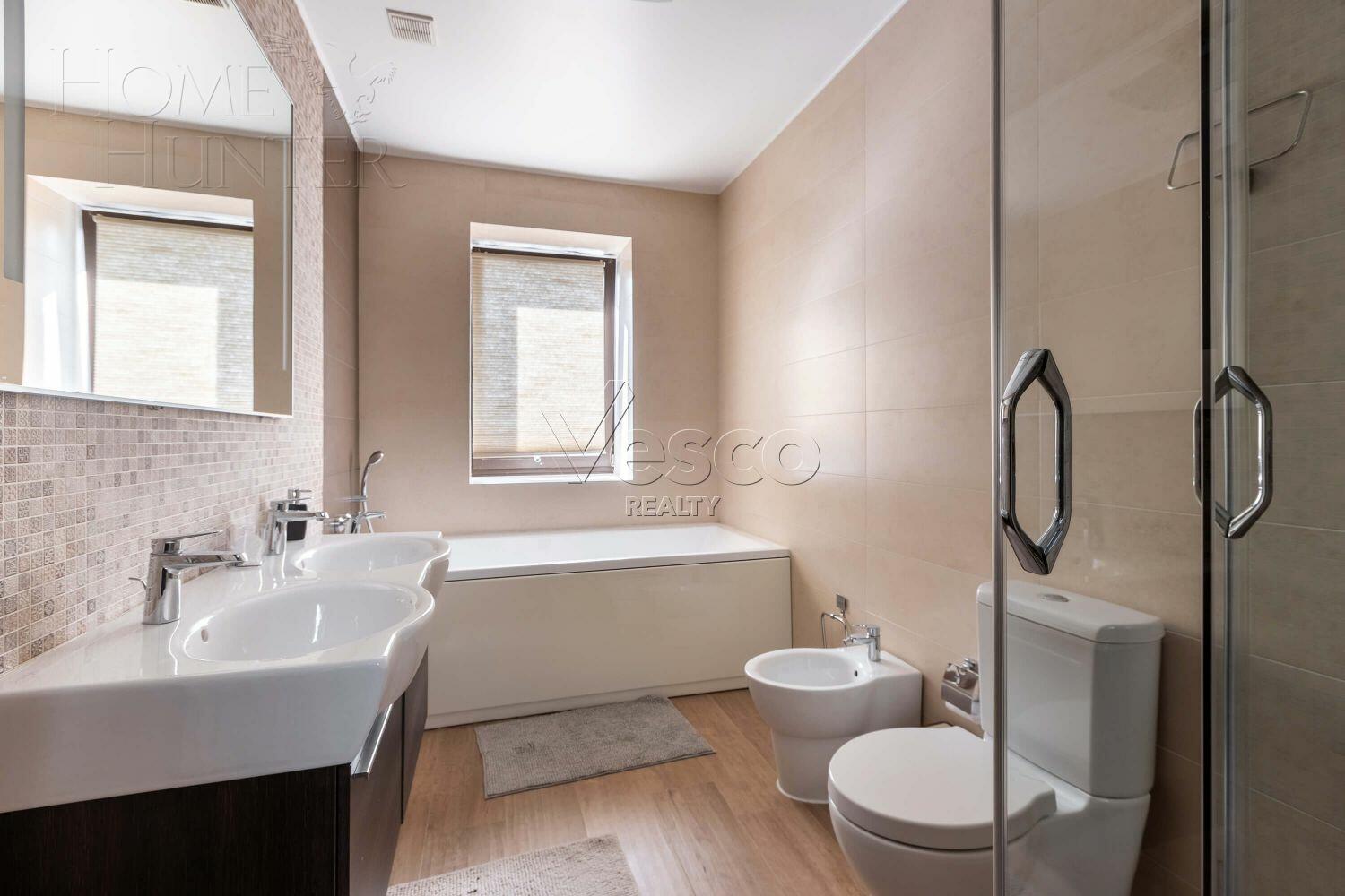 3-этажный коттедж 600 м² с отделкой