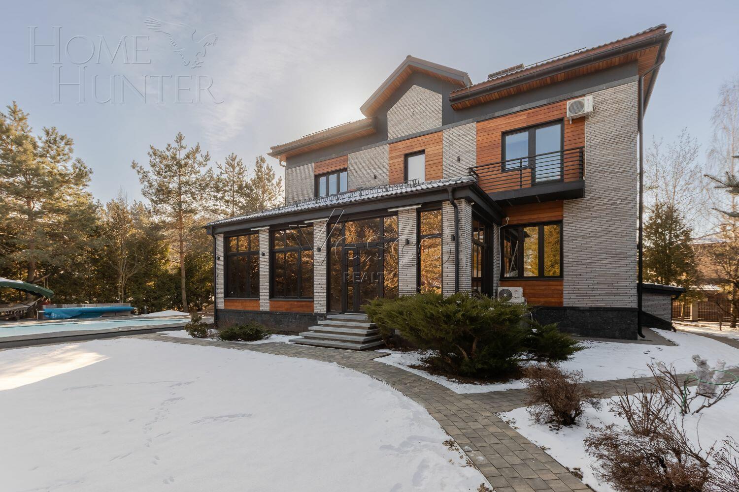 3-этажный коттедж 600 м² с отделкой