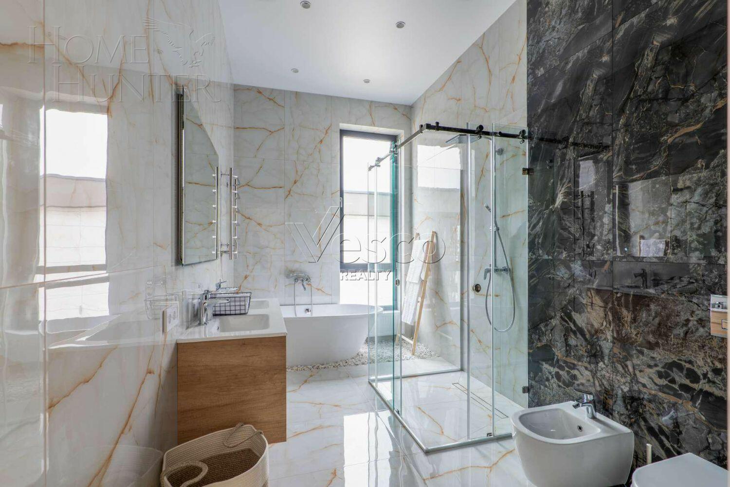 2-этажный коттедж 243 м² с отделкой