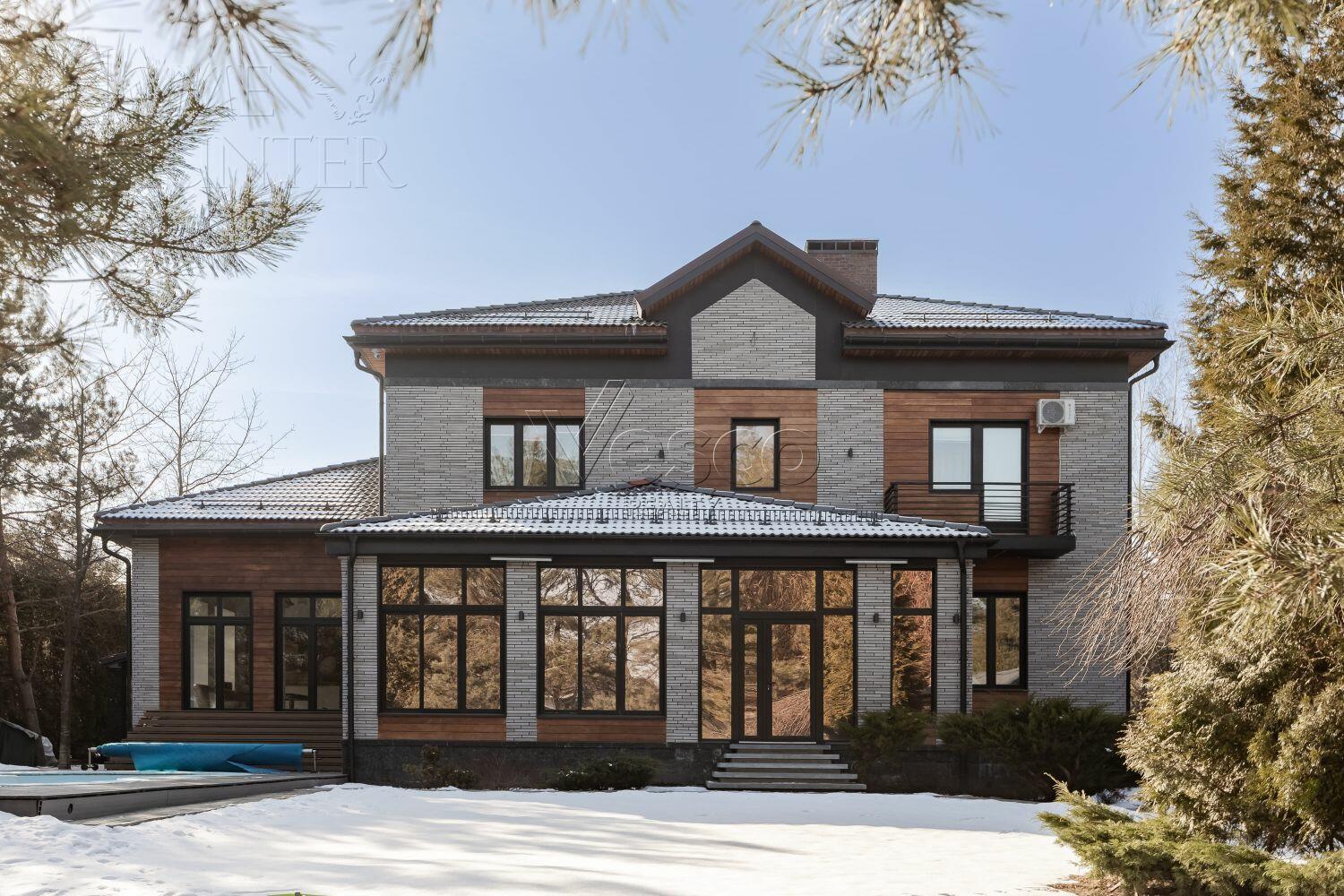 3-этажный коттедж 600 м² с отделкой