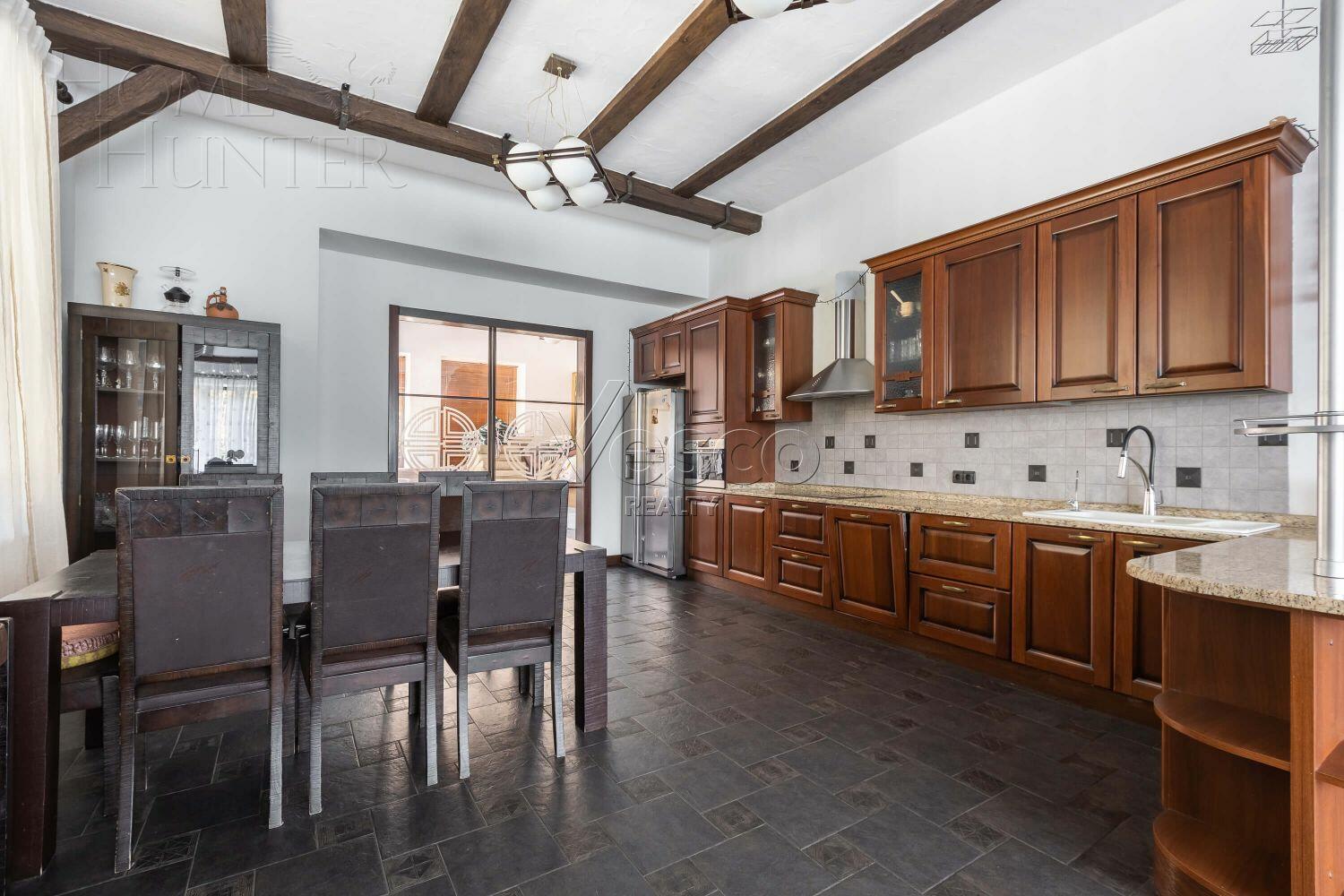 3-этажный коттедж 600 м² с отделкой