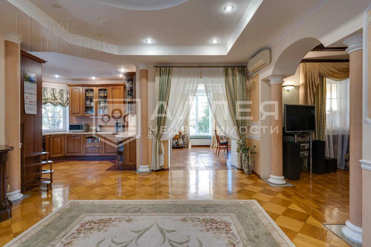 3-этажный коттедж 580 м² с отделкой