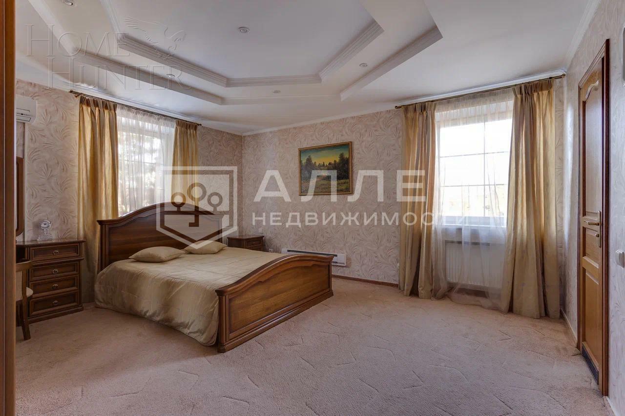 3-этажный коттедж 580 м² с отделкой