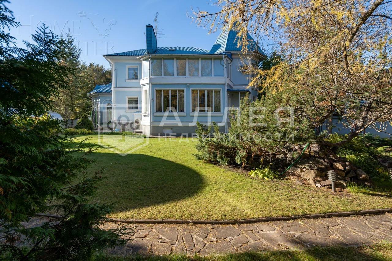 3-этажный коттедж 580 м² с отделкой