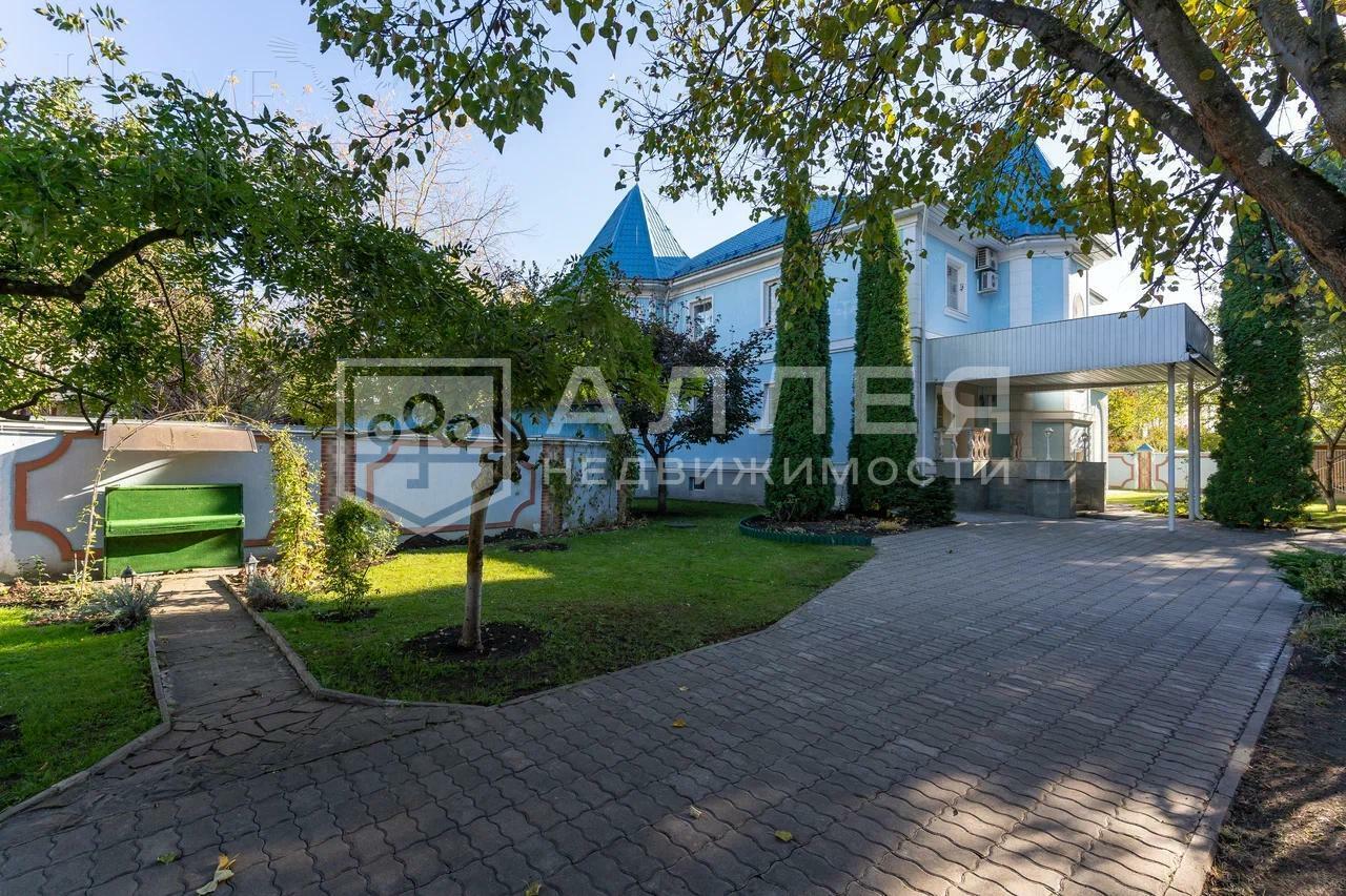 3-этажный коттедж 580 м² с отделкой