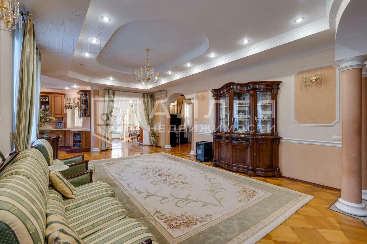 3-этажный коттедж 580 м² с отделкой