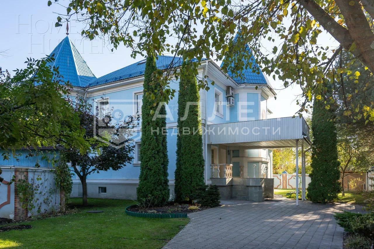 3-этажный коттедж 580 м² с отделкой