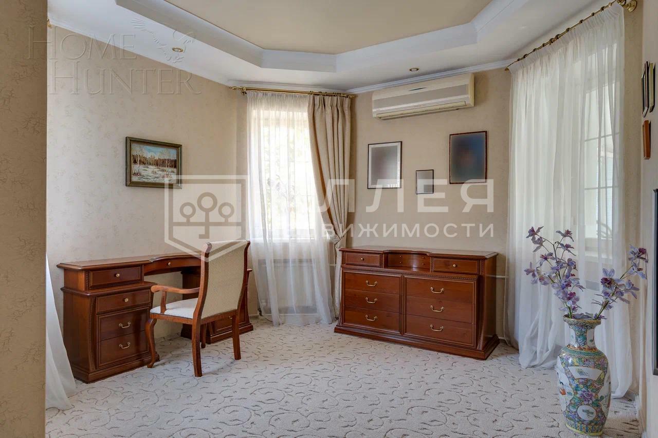 3-этажный коттедж 580 м² с отделкой