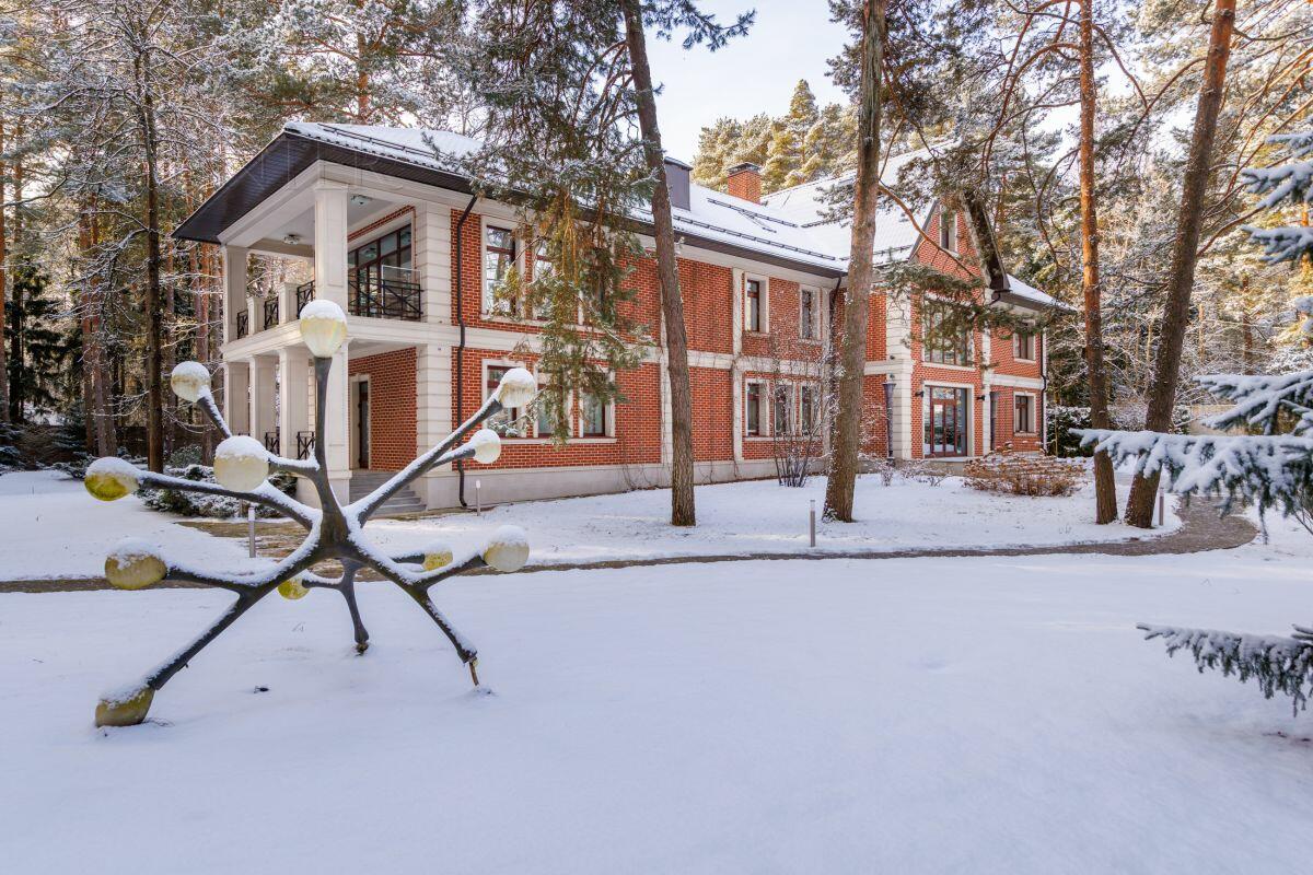 2-этажный коттедж 1 100 м² с отделкой