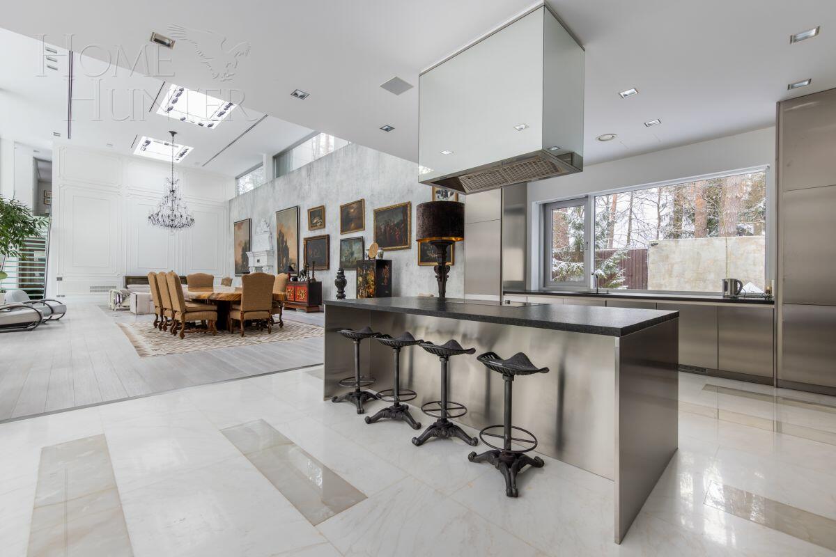 2-этажный коттедж 1 100 м² с отделкой