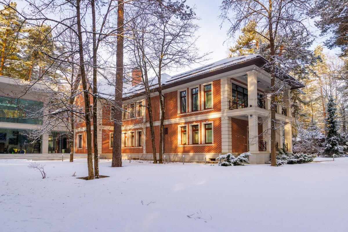 2-этажный коттедж 1 100 м² с отделкой