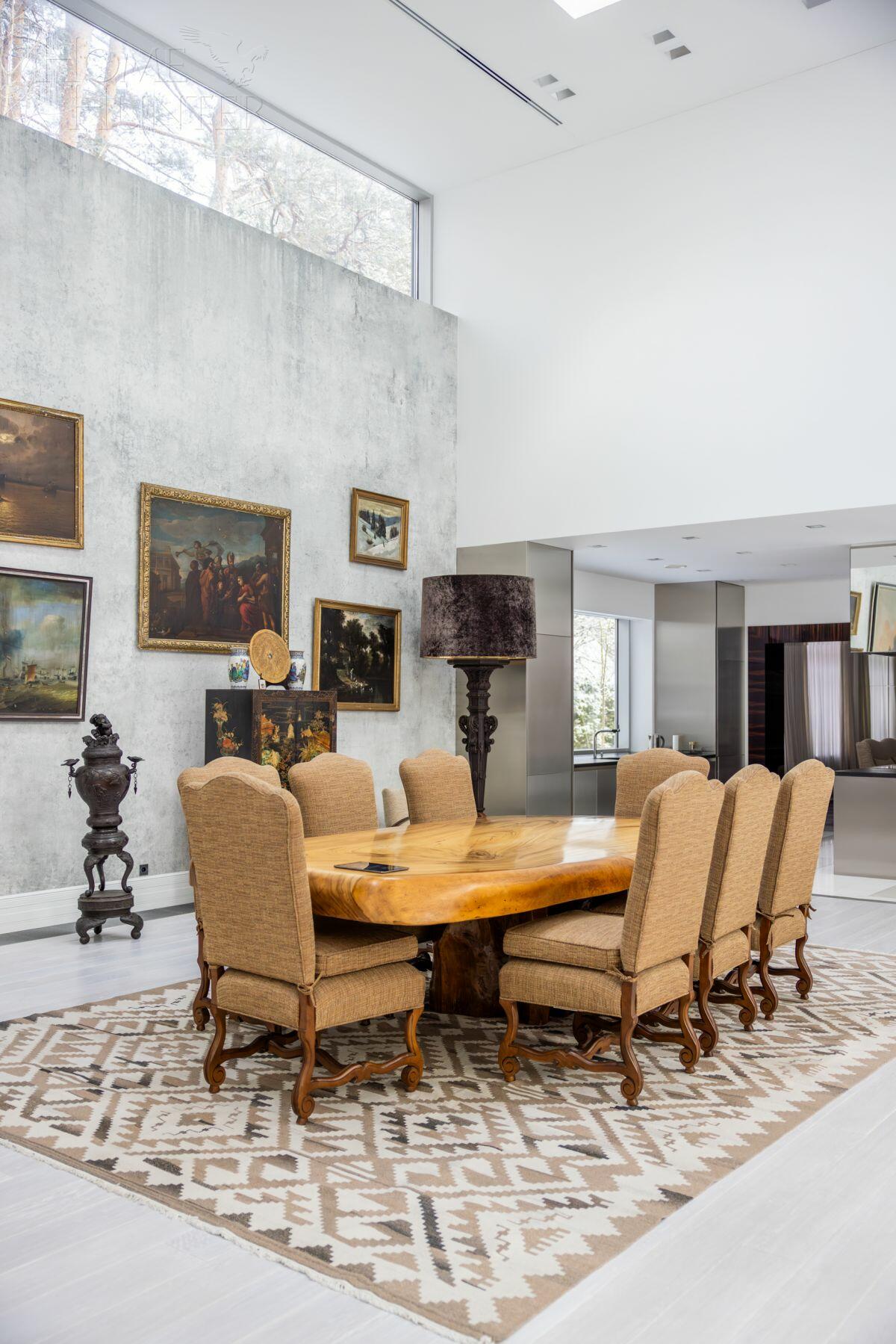 2-этажный коттедж 1 100 м² с отделкой