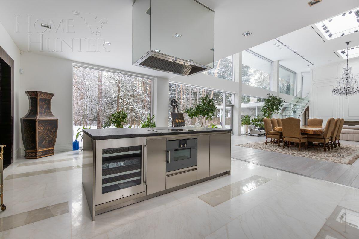 2-этажный коттедж 1 100 м² с отделкой