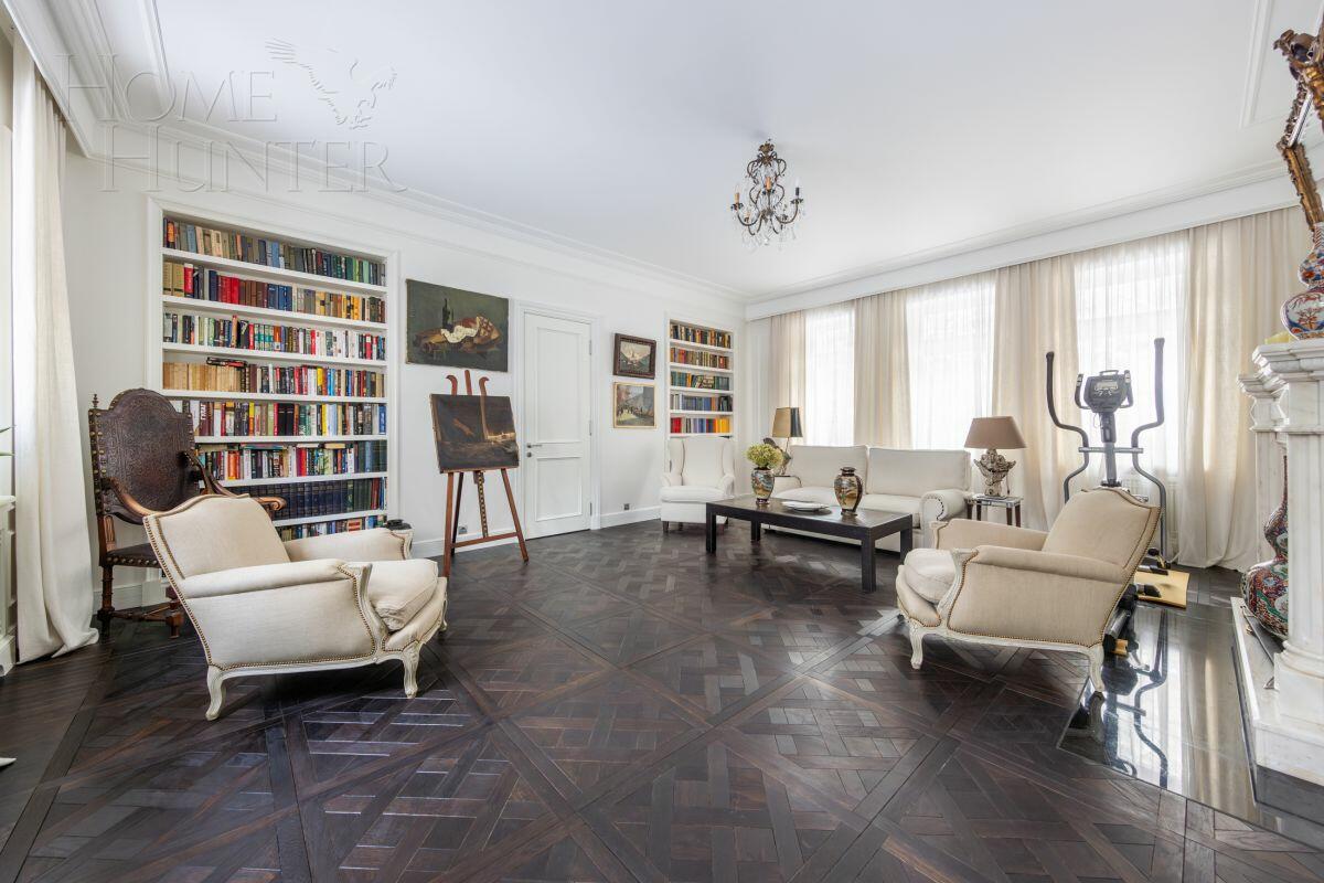 2-этажный коттедж 1 100 м² с отделкой