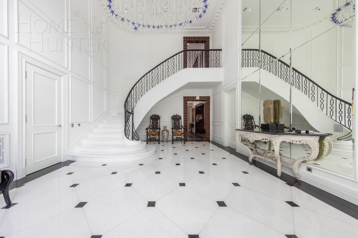 2-этажный коттедж 1 100 м² с отделкой