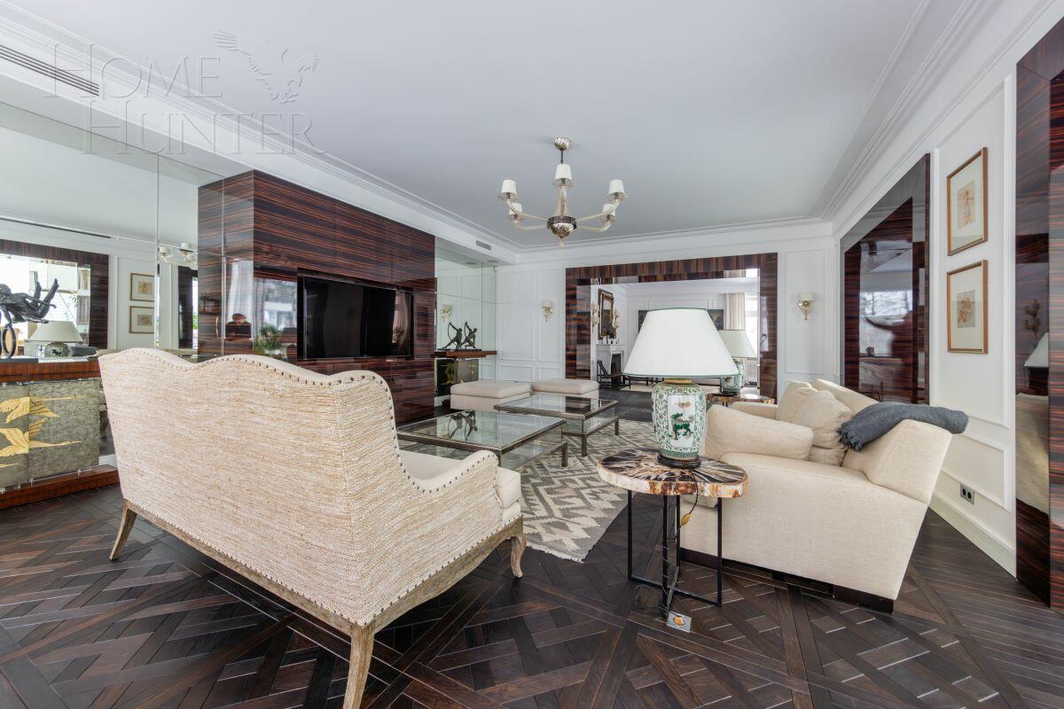 2-этажный коттедж 1 100 м² с отделкой