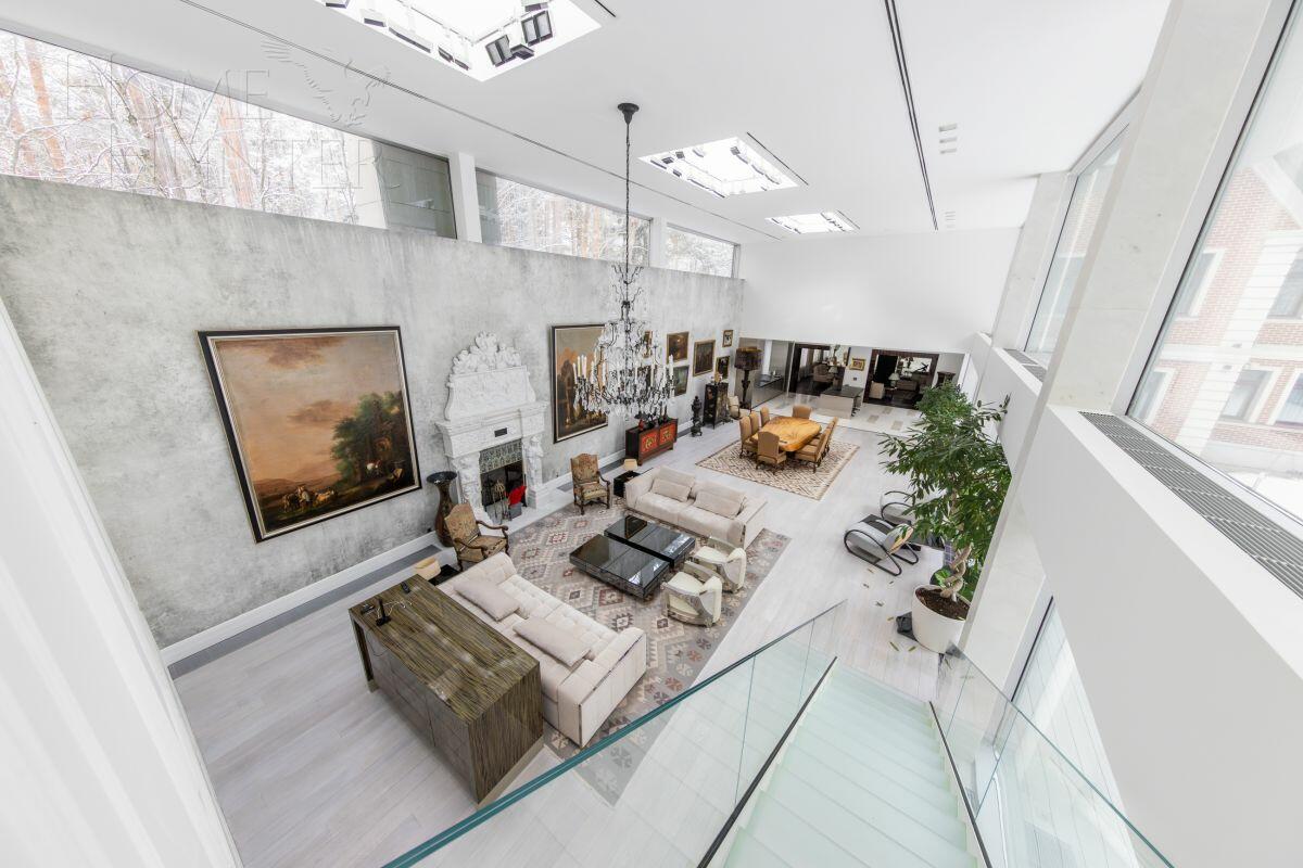 2-этажный коттедж 1 100 м² с отделкой