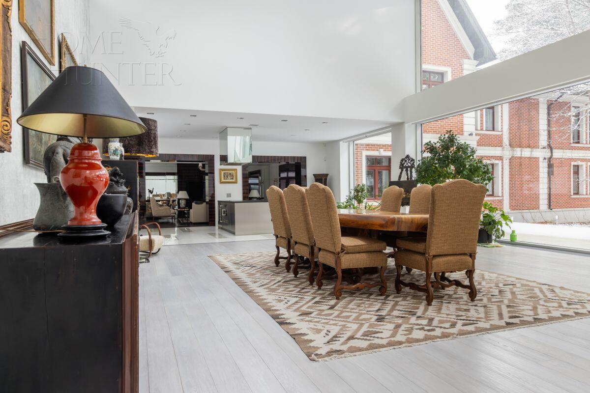 2-этажный коттедж 1 100 м² с отделкой