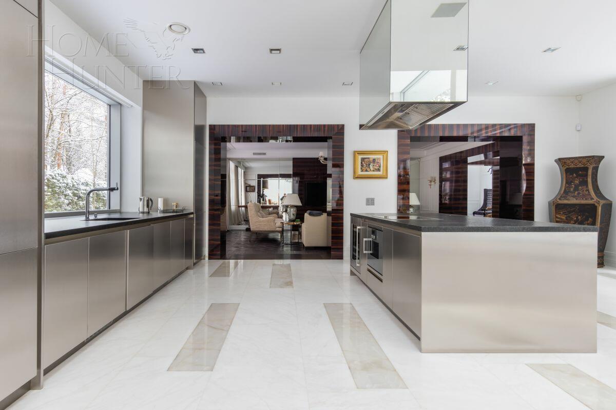 2-этажный коттедж 1 100 м² с отделкой