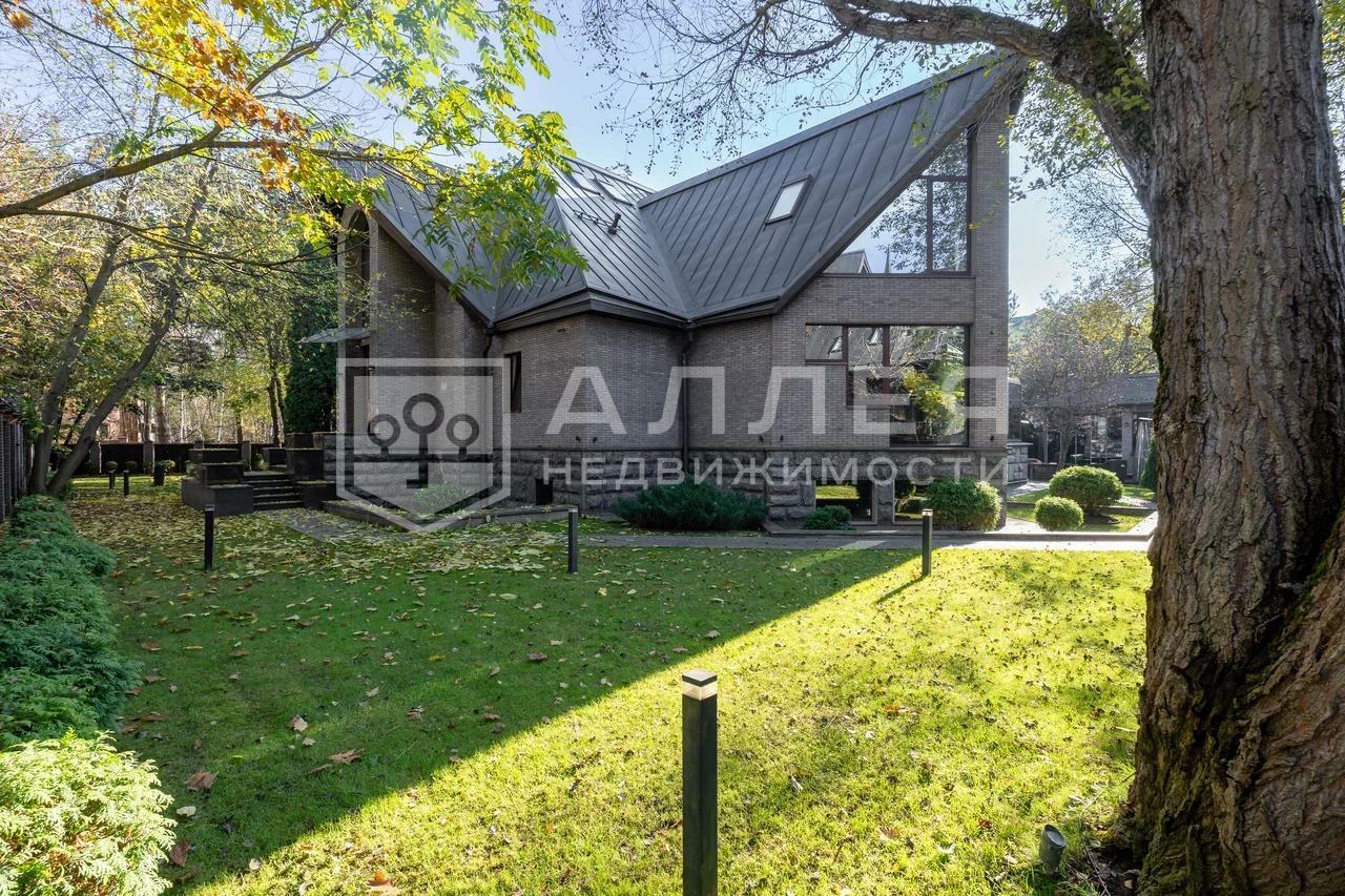 2-этажный коттедж 740 м² с отделкой