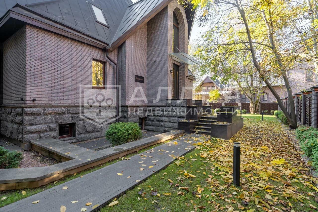 2-этажный коттедж 740 м² с отделкой