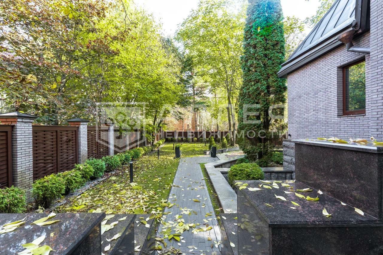 2-этажный коттедж 740 м² с отделкой