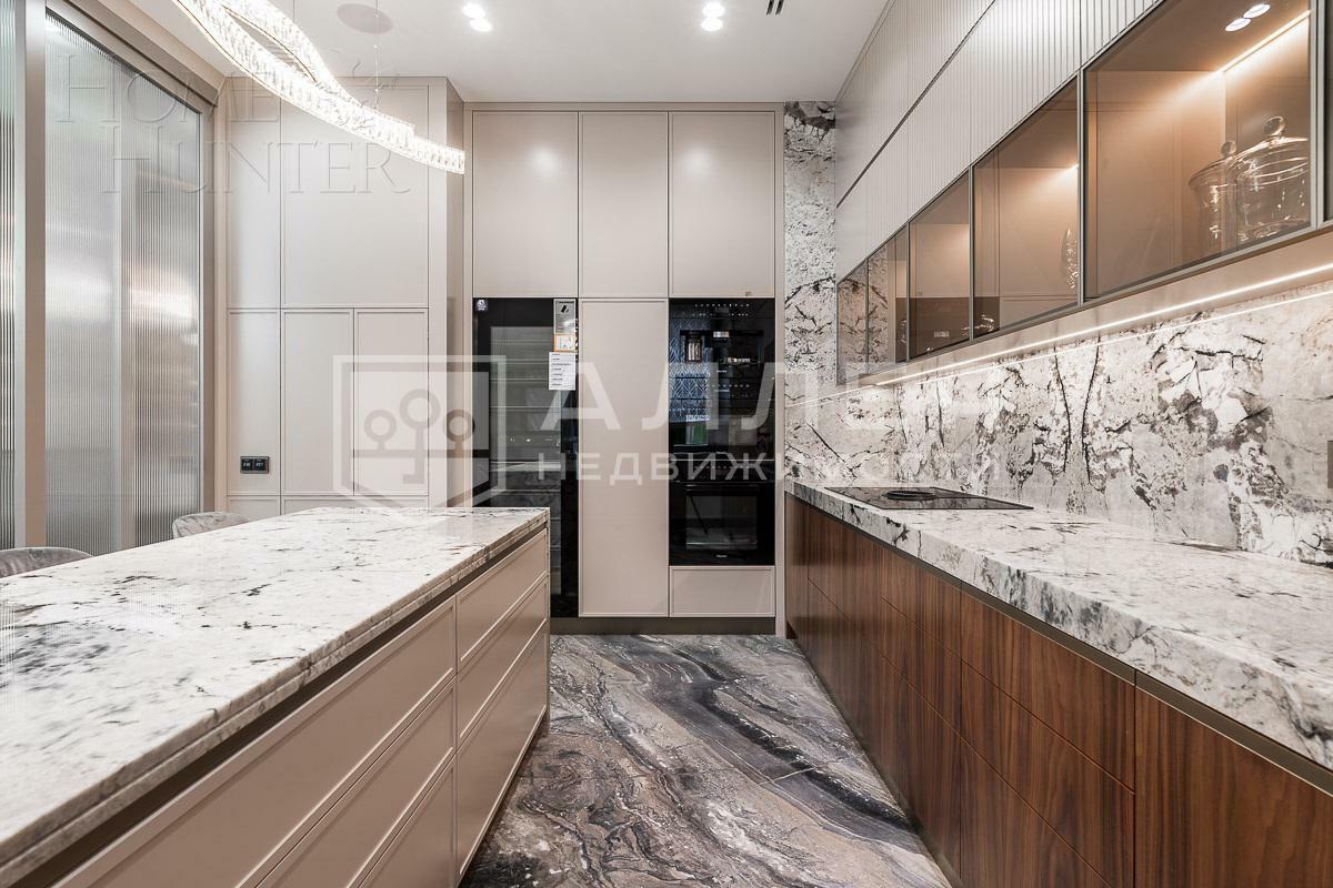 2-этажный коттедж 1 350 м² с отделкой