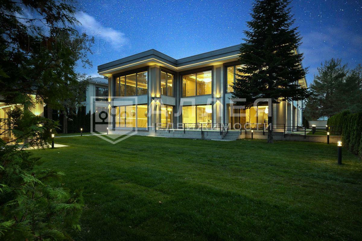 2-этажный коттедж 1 350 м² с отделкой
