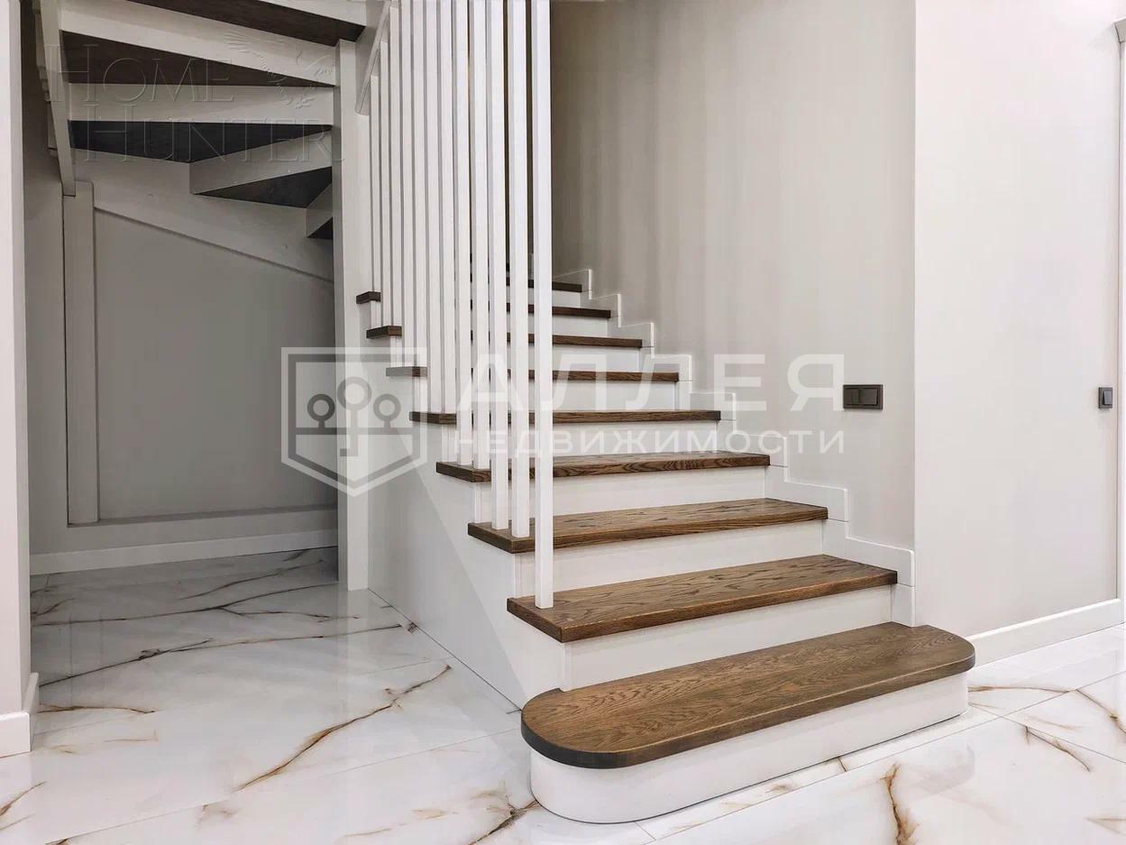 3-этажный таунхаус 360 м² с отделкой