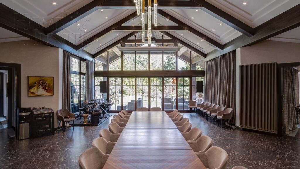 2-этажный коттедж 1 100 м² с отделкой