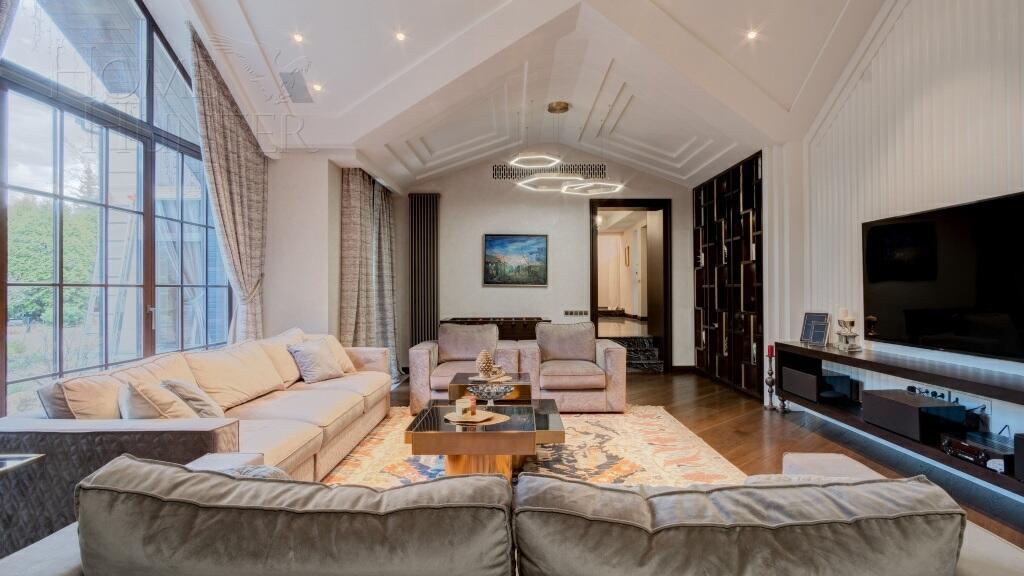 2-этажный коттедж 1 100 м² с отделкой