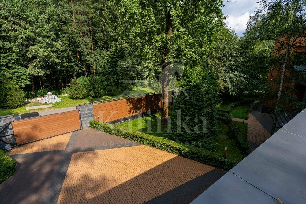 2-этажный коттедж 1 800 м² с отделкой