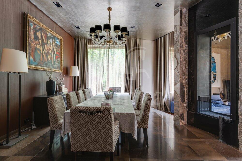 2-этажный коттедж 1 800 м² с отделкой