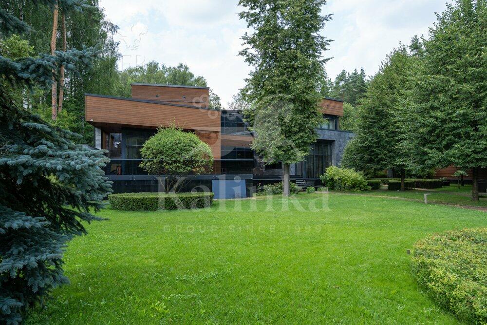 2-этажный коттедж 1 800 м² с отделкой