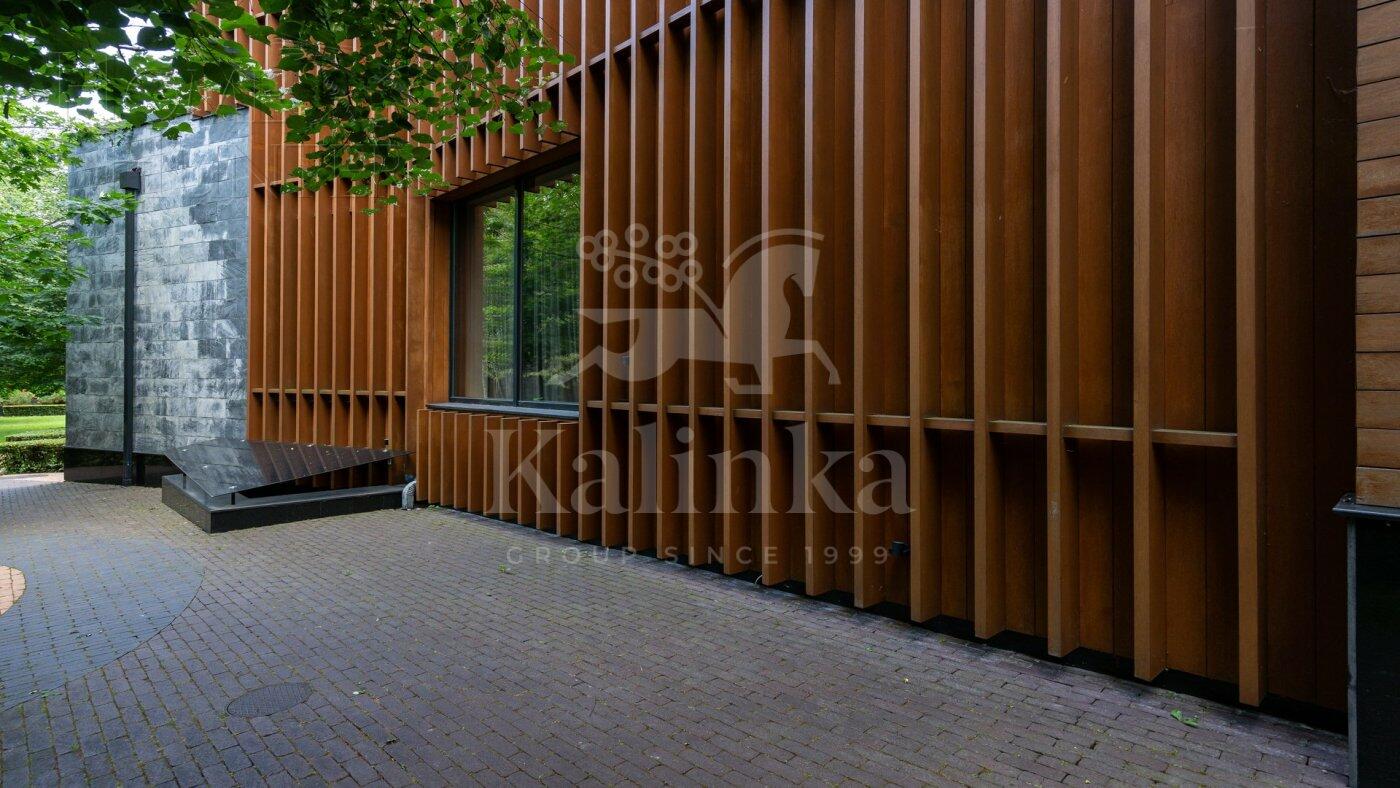 2-этажный коттедж 1 800 м² с отделкой