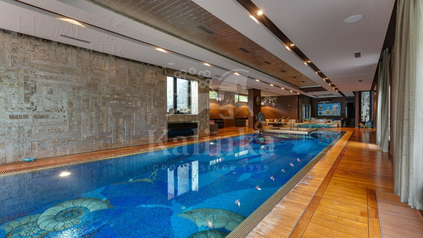 2-этажный коттедж 1 800 м² с отделкой