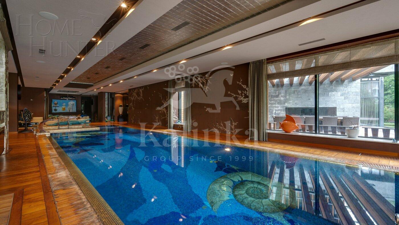 2-этажный коттедж 1 800 м² с отделкой