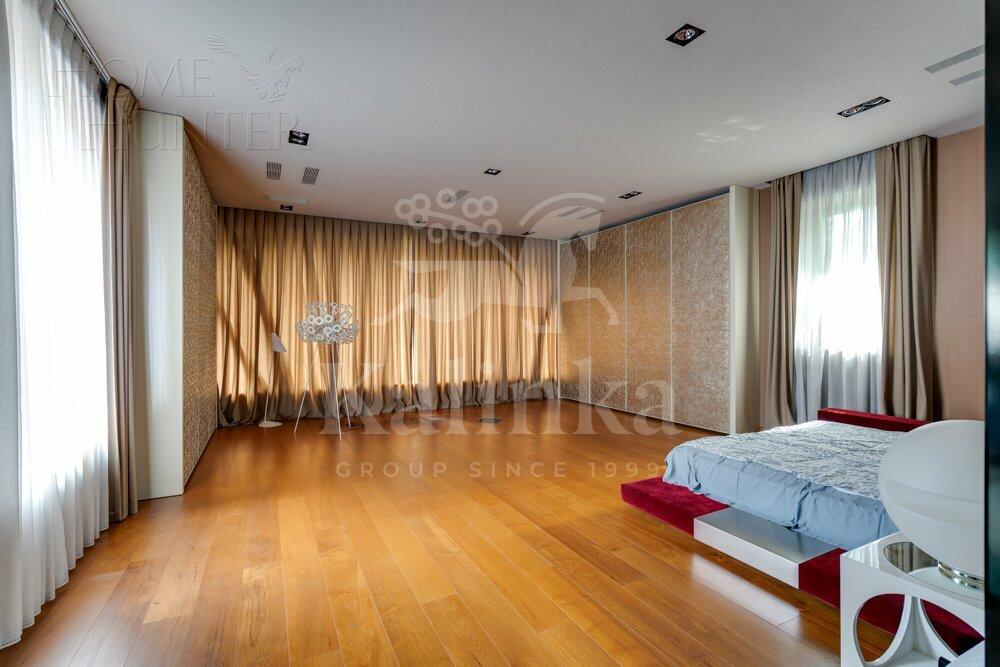 2-этажный коттедж 1 800 м² с отделкой