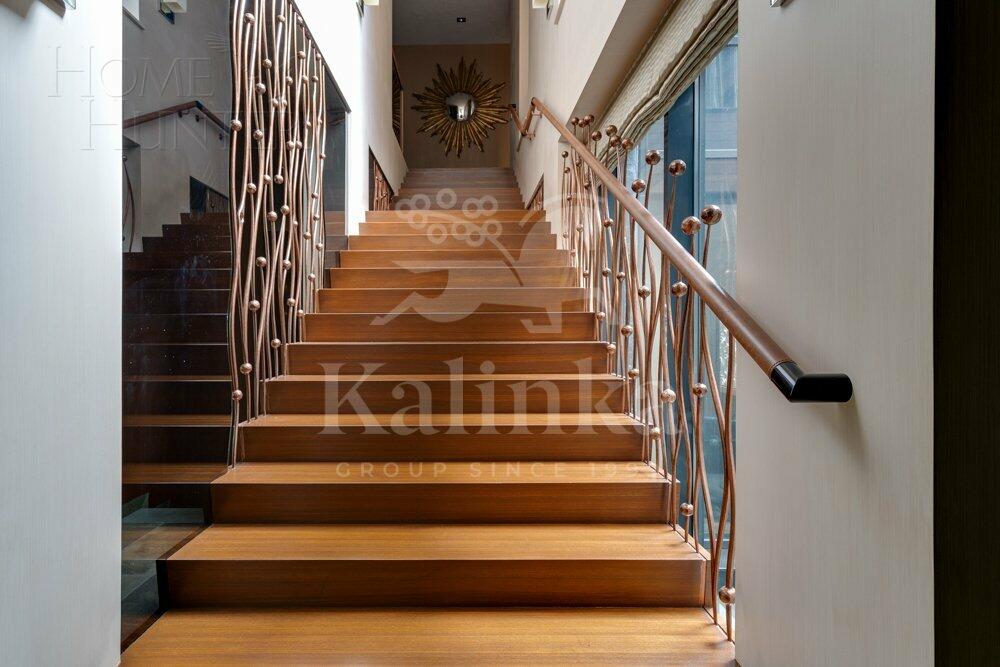 2-этажный коттедж 1 800 м² с отделкой