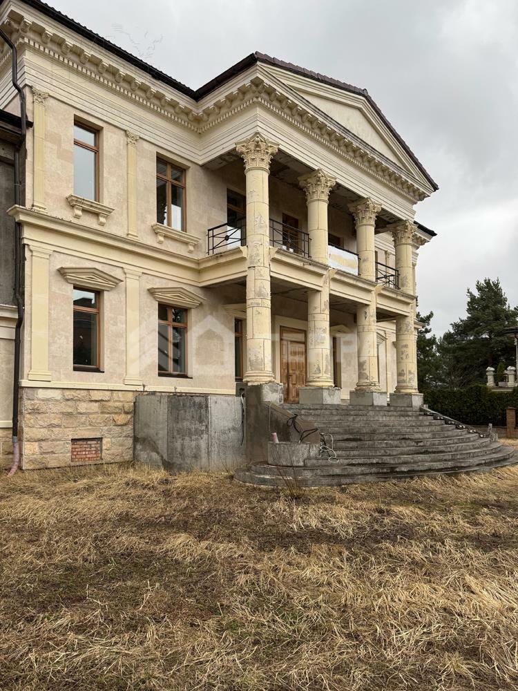 2-этажный коттедж 1 000 м² без отделки