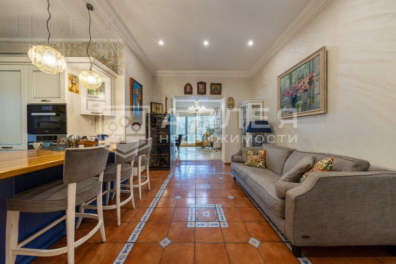 2-этажный коттедж 650 м² с отделкой